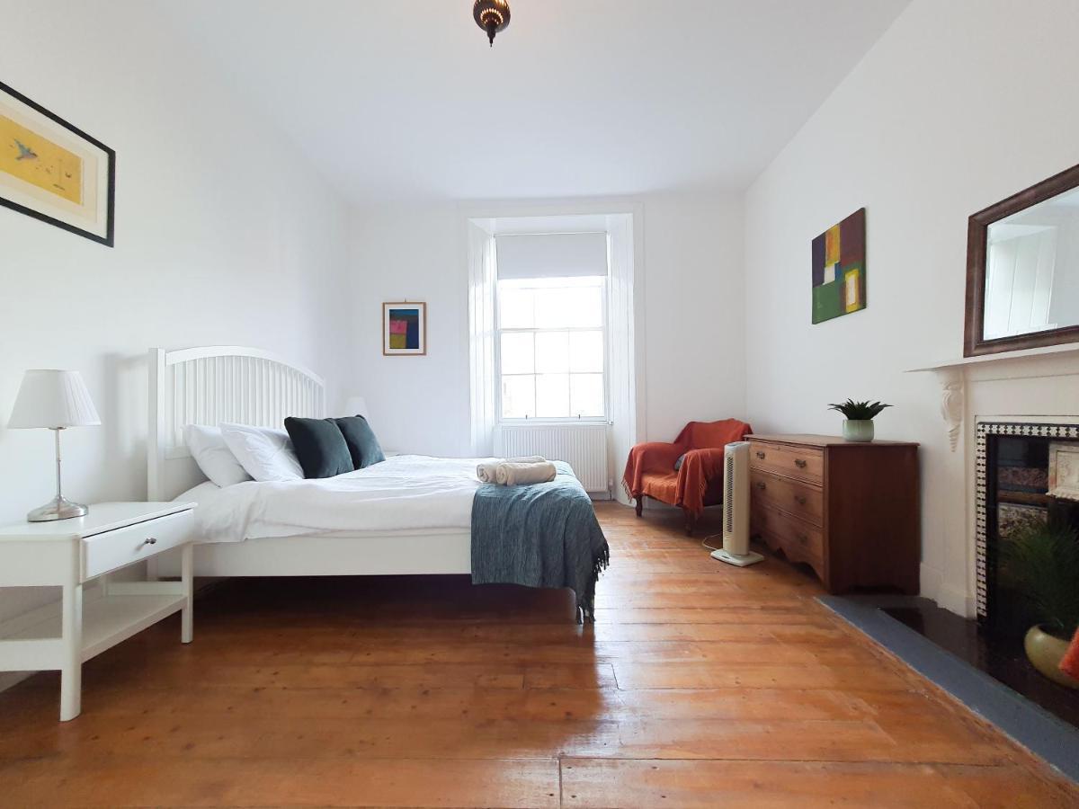 Charming Old Town Apartment *