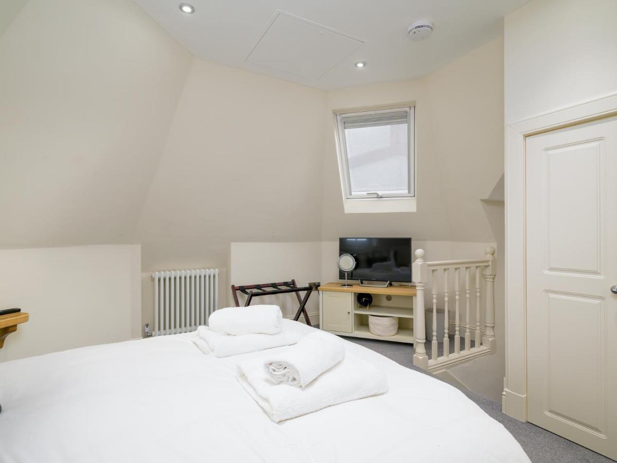 Apartment Pass The Keys Historic Ramsay Garden With Balcony Views *