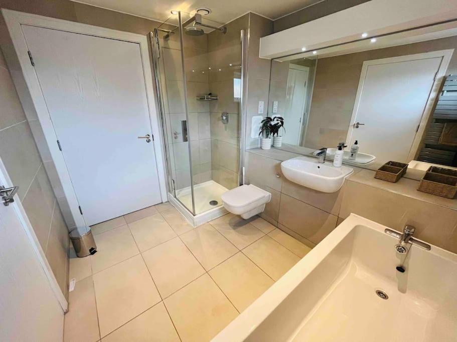 Ferienhaus Gorgeous 3 Bed House Free Parking & Garden Edinburgh