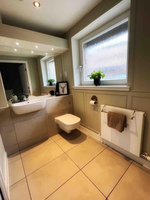 Gorgeous 3 Bed House Free Parking & Garden Ferienhaus *