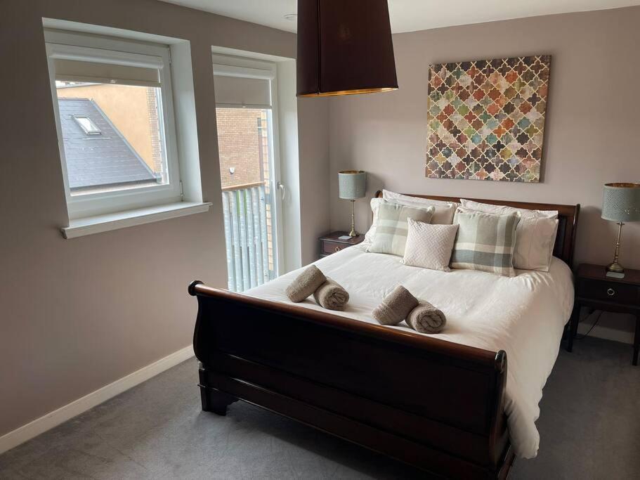 Gorgeous 3 Bed House Free Parking & Garden Ferienhaus