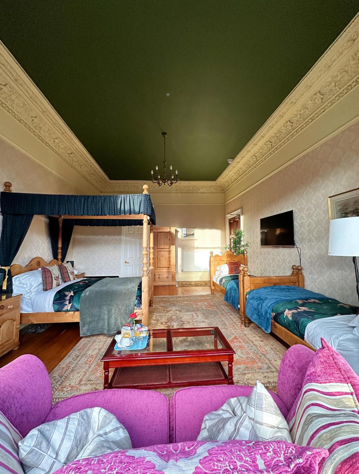 Rosehall Gasthuis Edinburgh