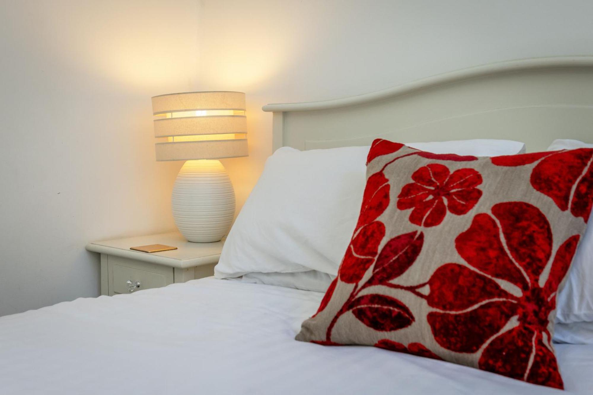 Traditional 3 Bedroom Quiet Duplex Flat By High St, Trams And Buses - Just 1-5 Miles To Centre * Édimbourg