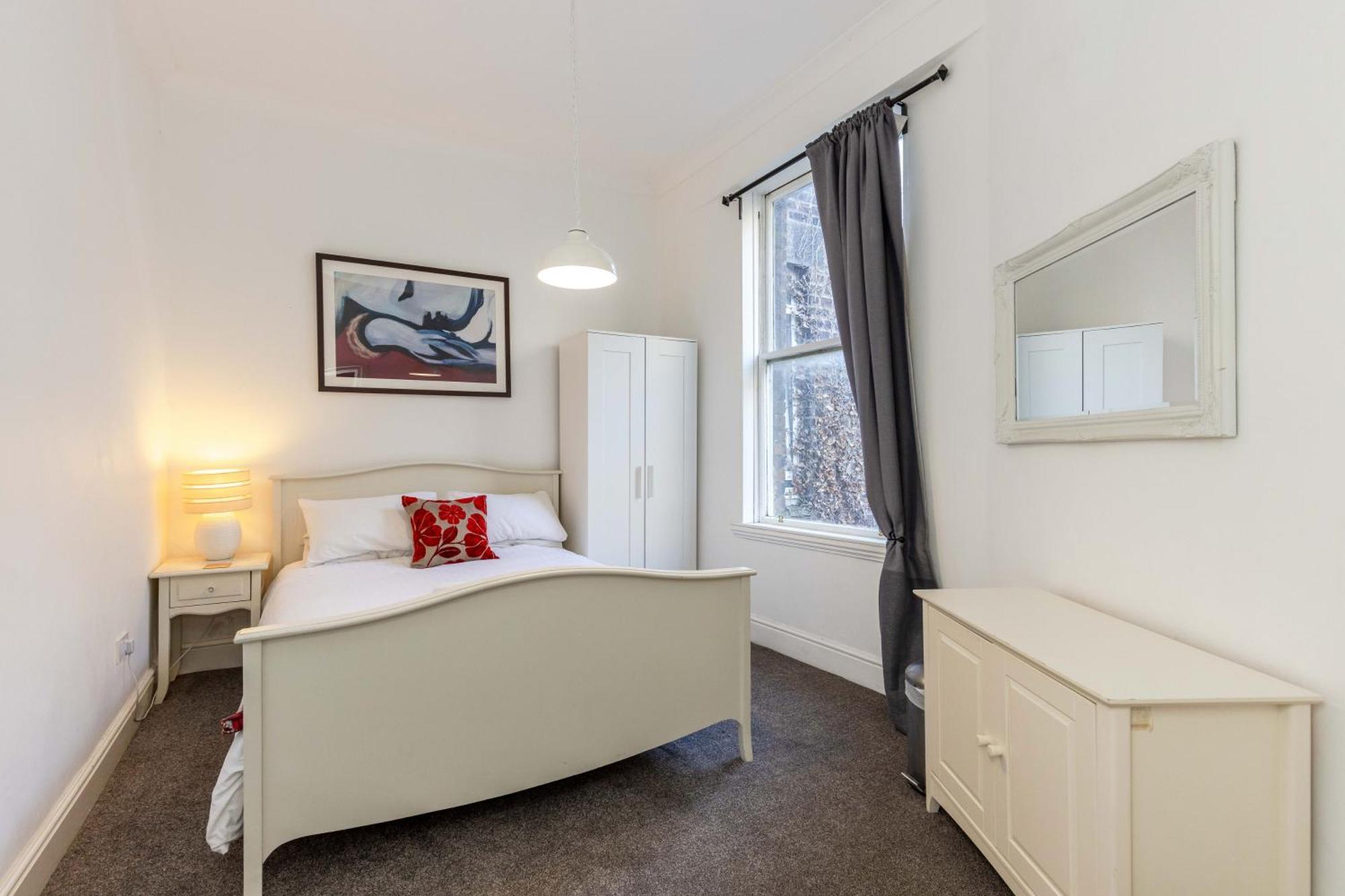 Appartement Traditional 3 Bedroom Quiet Duplex Flat By High St, Trams And Buses - Just 1-5 Miles To Centre