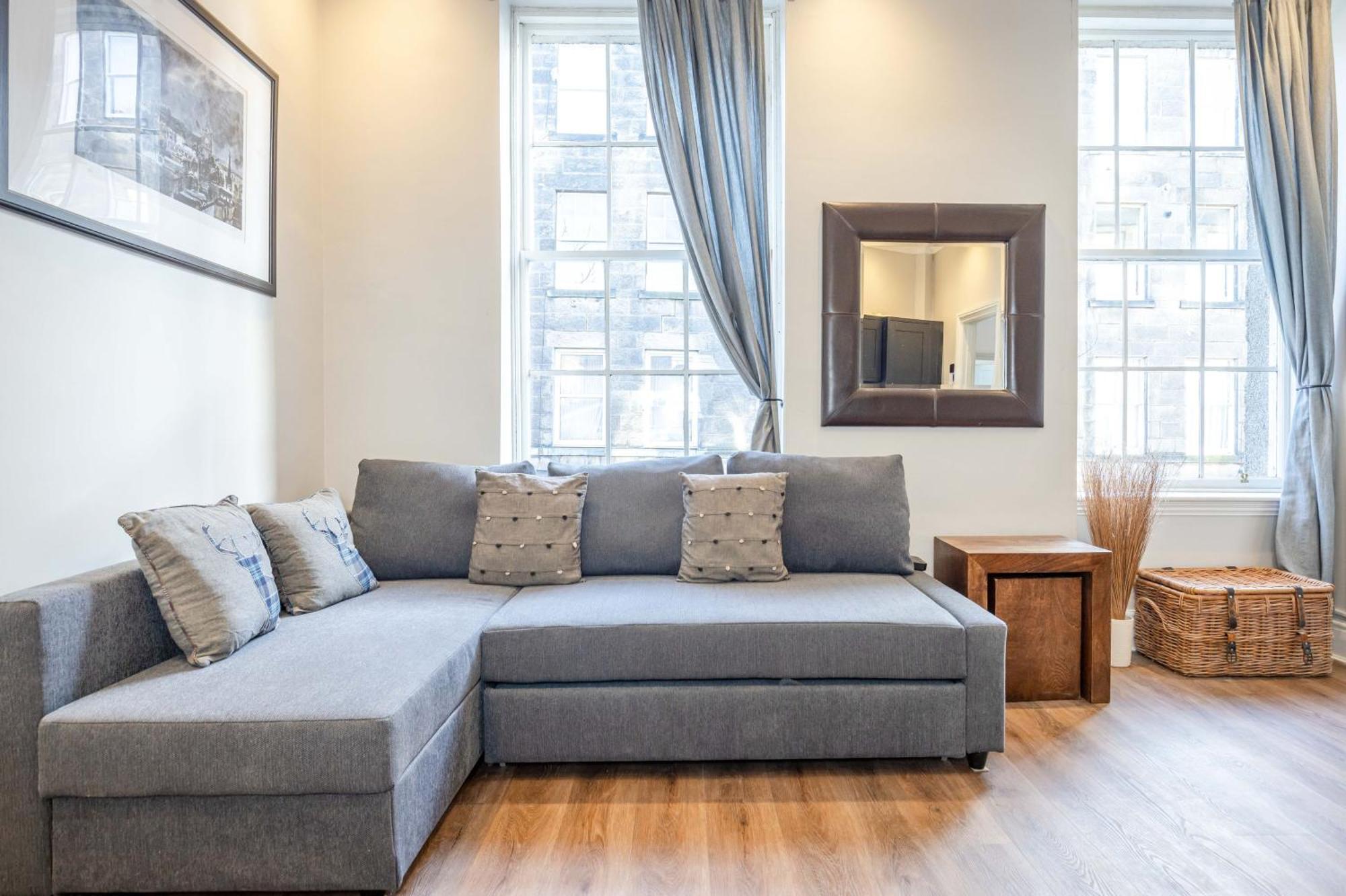Traditional 3 Bedroom Quiet Duplex Flat By High St, Trams And Buses - Just 1-5 Miles To Centre Appartement Édimbourg