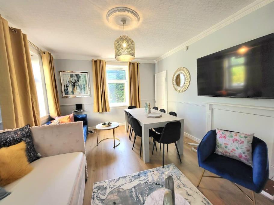 4 Bedrooms By Sensational Short Lets & Serviced Apartment *