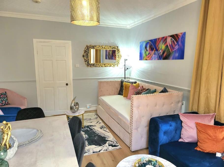 4 Bedrooms By Sensational Short Lets & Serviced *