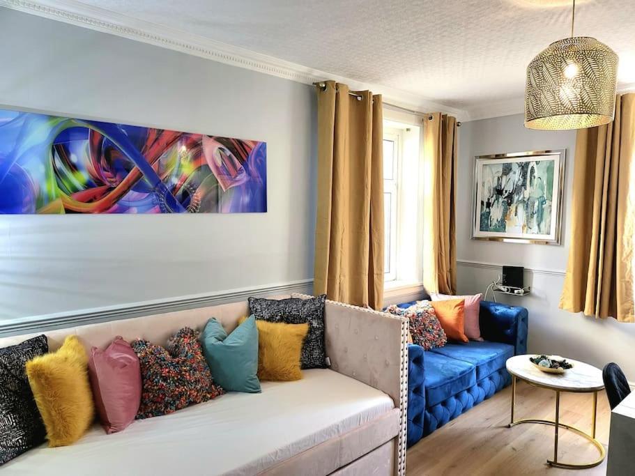 4 Bedrooms By Sensational Short Lets & Serviced *