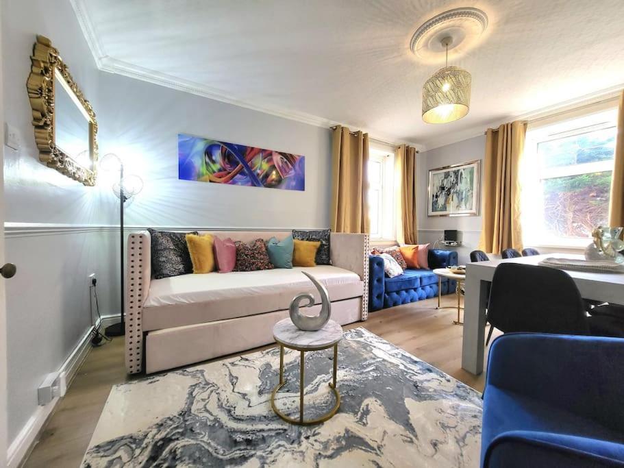 4 Bedrooms By Sensational Short Lets & Serviced * Edinburgh