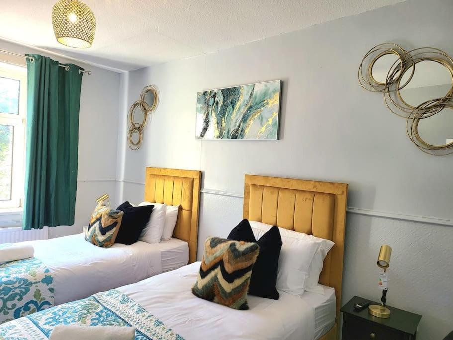 4 Bedrooms By Sensational Short Lets & Serviced Apartment Edinburgh