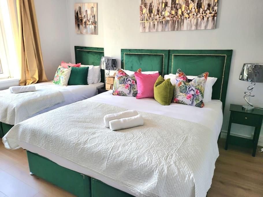 4 Bedrooms By Sensational Short Lets & Serviced