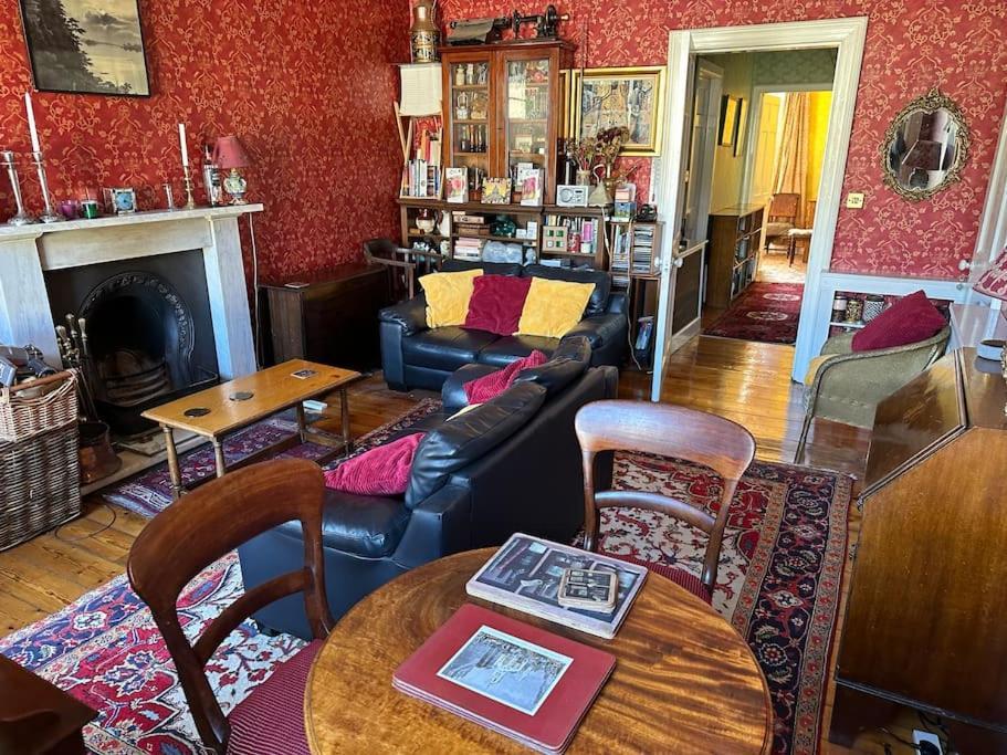 Very 2 Bedroom Flat In World Heritage Site Edinburgh