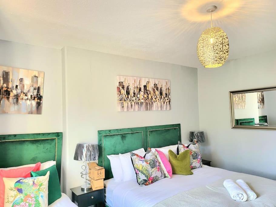 4 Bedrooms By Sensational Short Lets & Serviced * Edinburgh