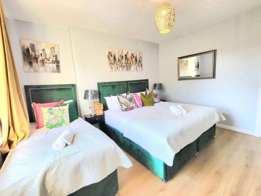 4 Bedrooms By Sensational Short Lets & Serviced Apartment Edinburgh