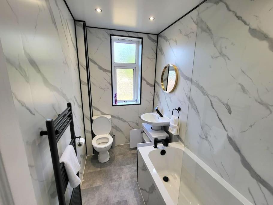 4 Bedrooms By Sensational Short Lets & Serviced Edinburgh