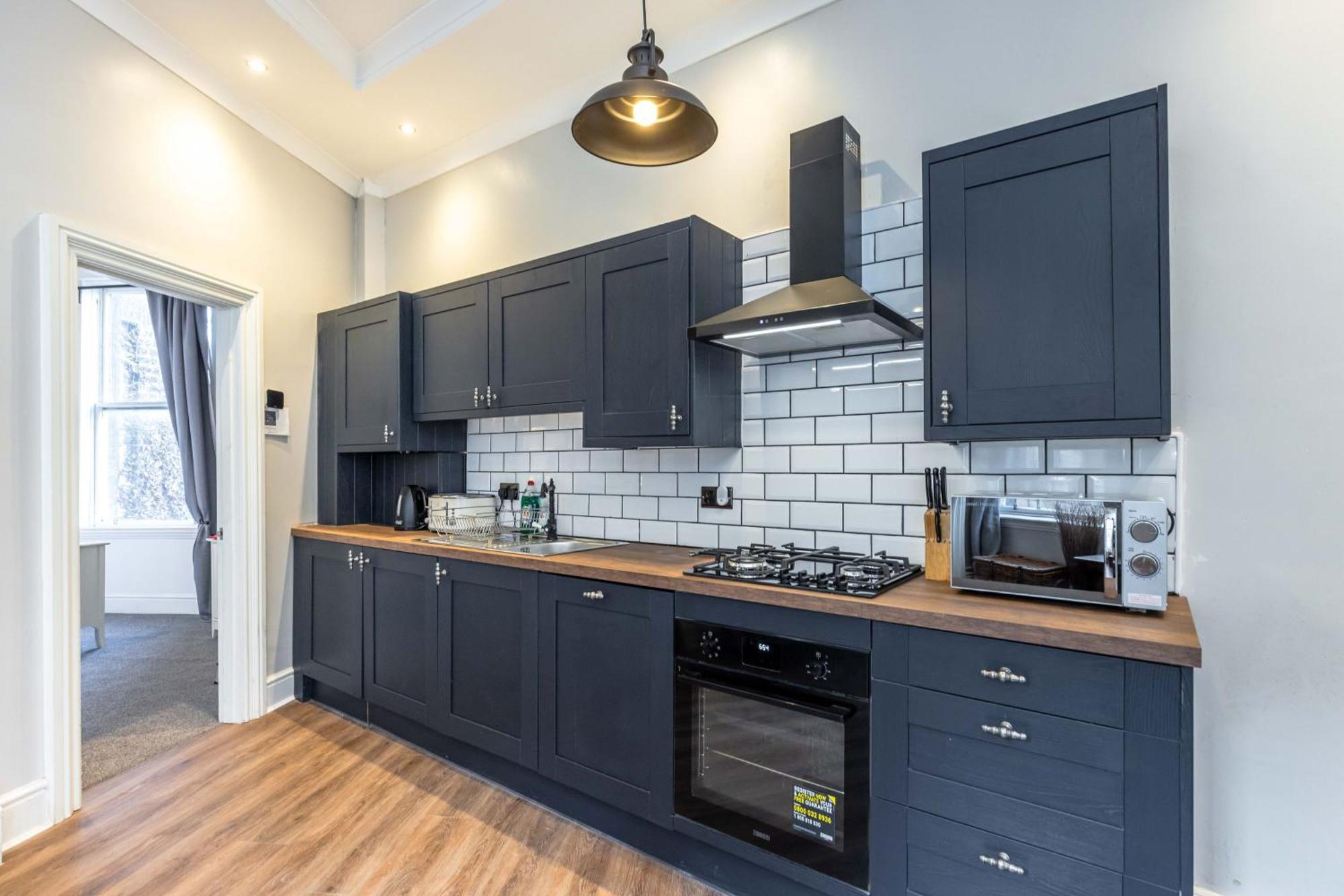 Traditional 3 Bedroom Quiet Duplex Flat By High St, Trams And Buses - Just 1-5 Miles To Centre Appartement Édimbourg