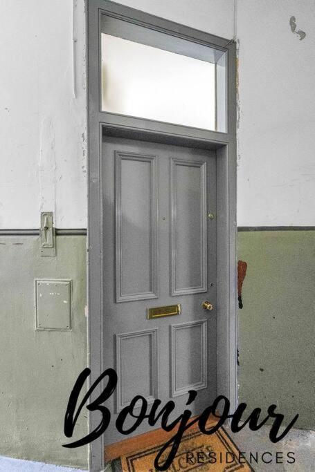 Apartment Clichy Ground Floor 1br-1 Ba, Shared Garden Access By Bonjour Residences EDI