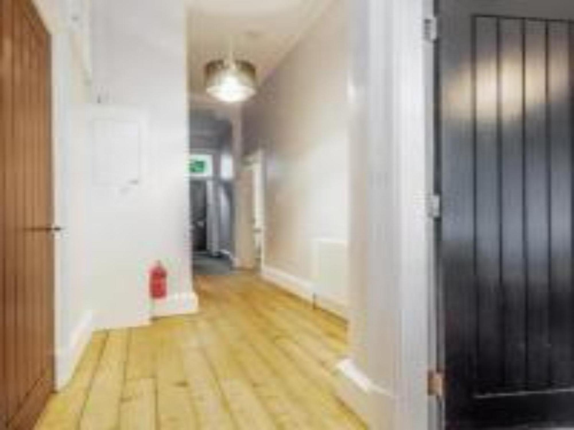 Apartment Pass The Keys Main Door 3 Bed With Free Parking *