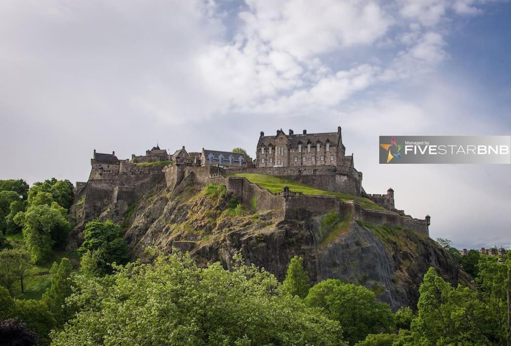 Cool Urban With Stunning Castle Views EDI
