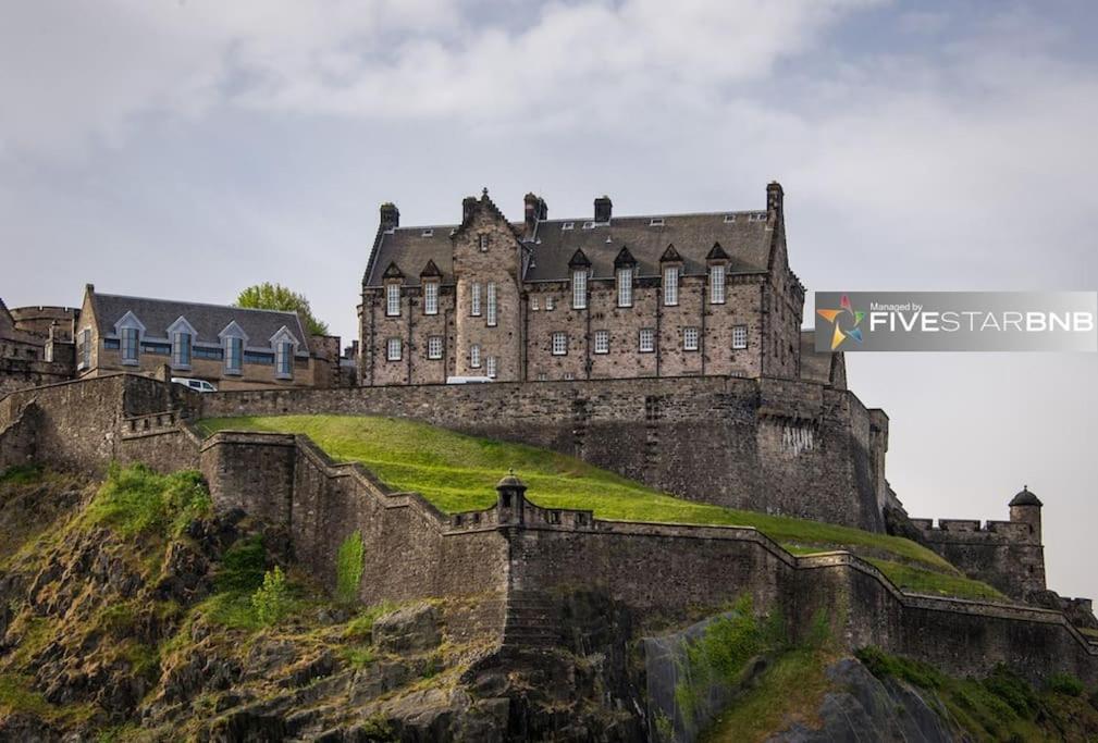 Cool Urban With Stunning Castle Views * EDI