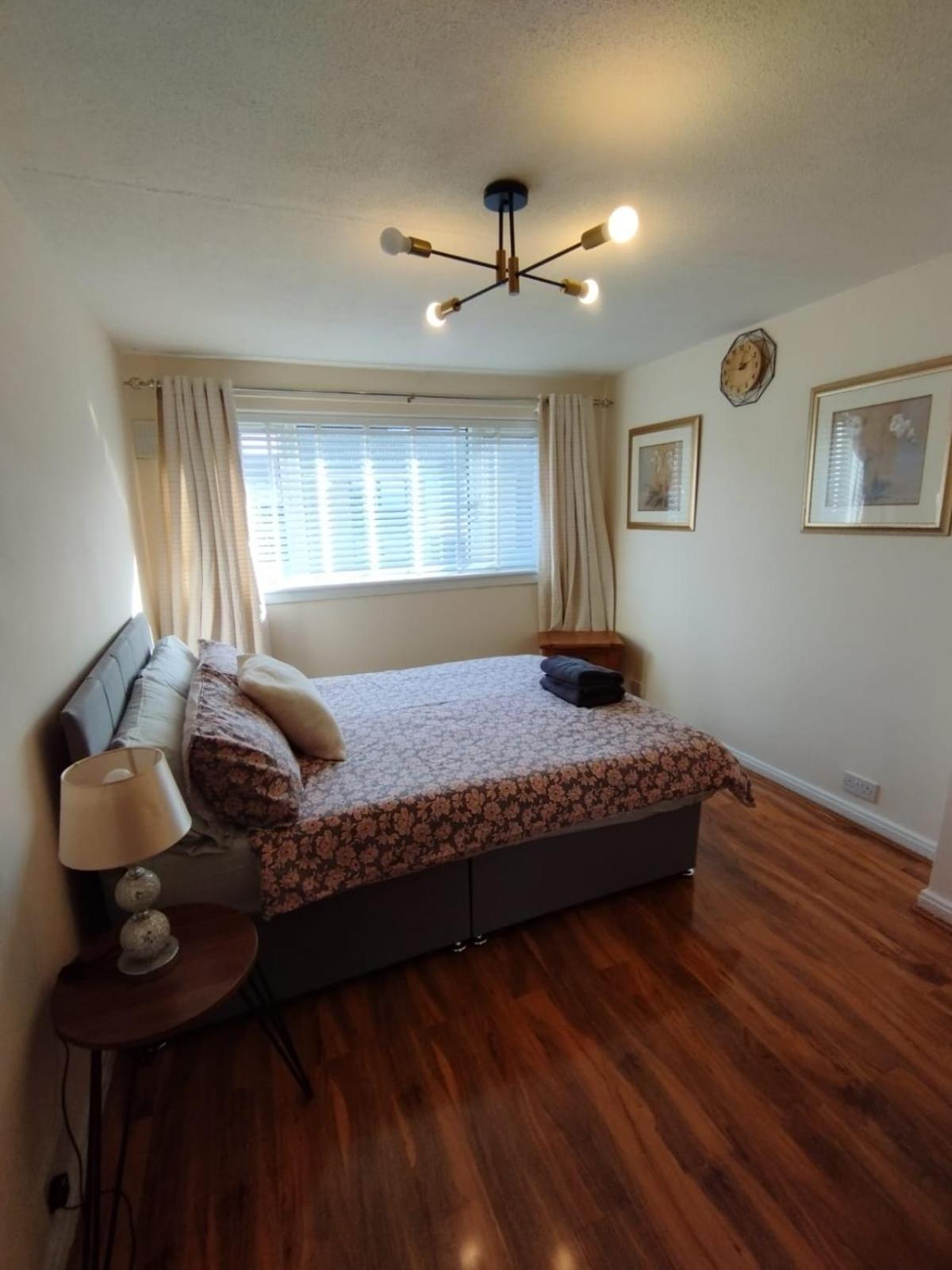 3 Bed House In - Private Parking Édimbourg