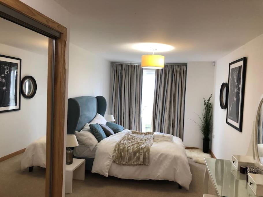 Apartment Modern Specious Three Bedroom In Edinburgh