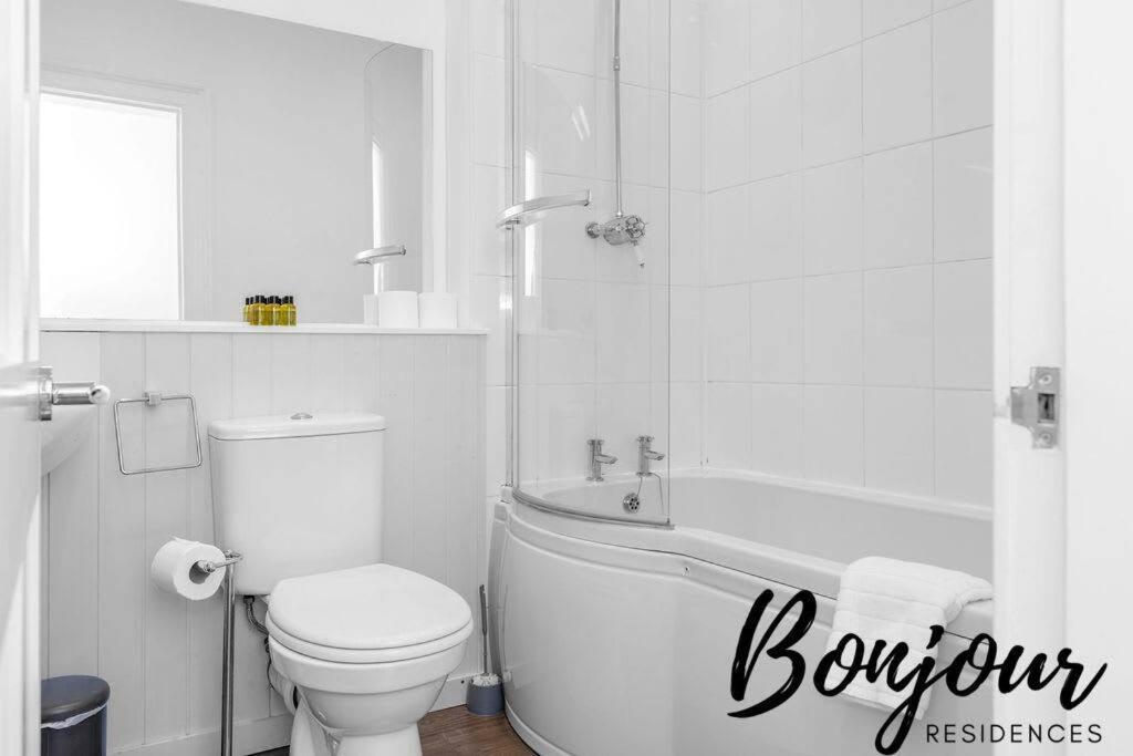 Apartment Clichy Ground Floor 1br-1 Ba, Shared Garden Access By Bonjour Residences EDI