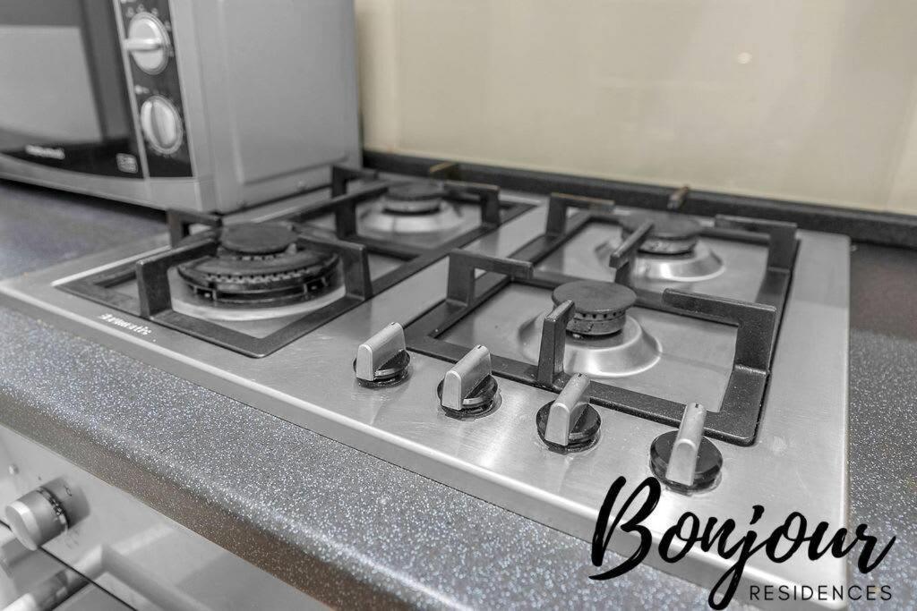 Apartment Clichy Ground Floor 1br-1 Ba, Shared Garden Access By Bonjour Residences EDI