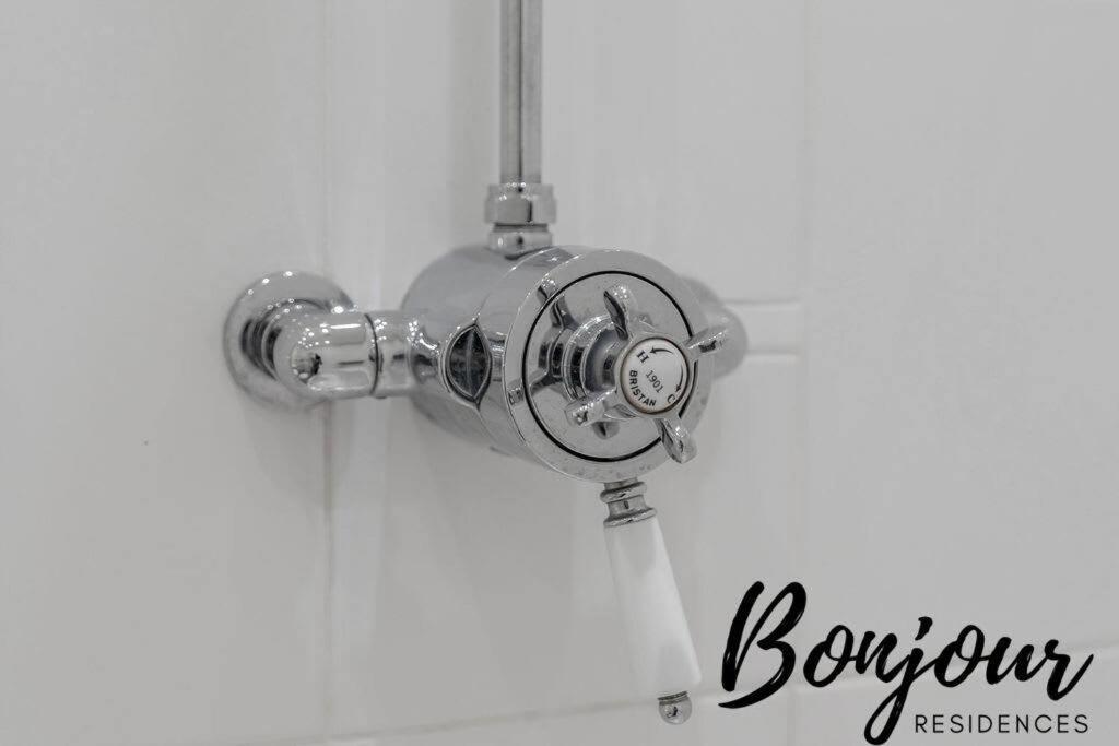 Clichy Ground Floor 1br-1 Ba, Shared Garden Access By Bonjour Residences * EDI