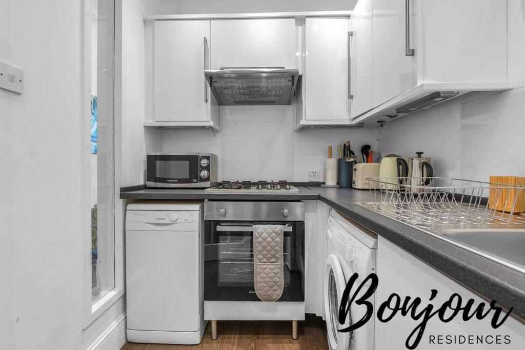 Clichy Ground Floor 1br-1 Ba, Shared Garden Access By Bonjour Residences EDI