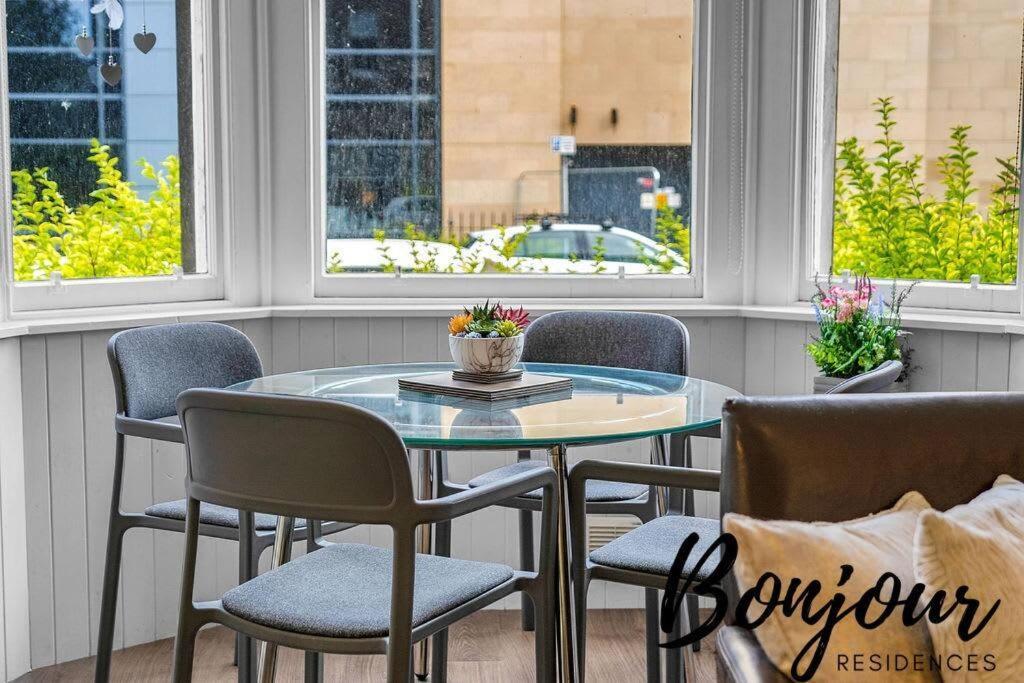Clichy Ground Floor 1br-1 Ba, Shared Garden Access By Bonjour Residences * EDI