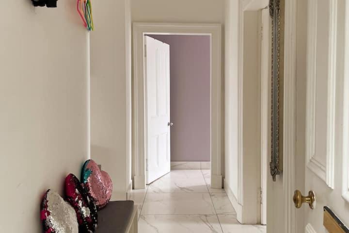 Spacious Modern Centre Castle Views Appartement