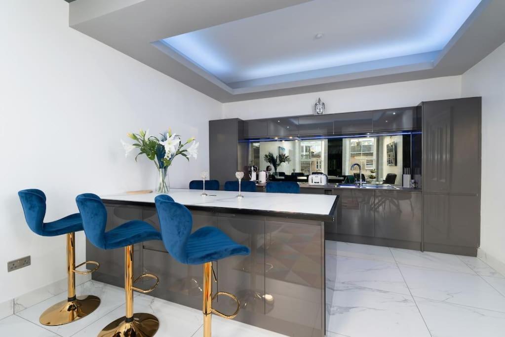 Spacious Modern Centre Castle Views Appartement