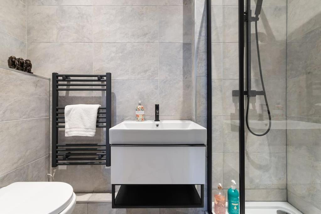 Spacious Modern Centre Castle Views Appartement