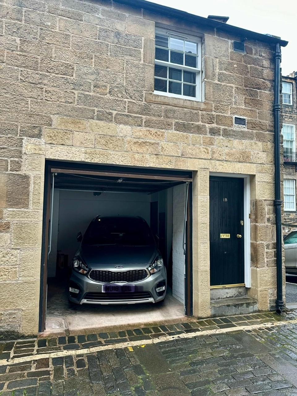 One Bee Apartment Edinburgh