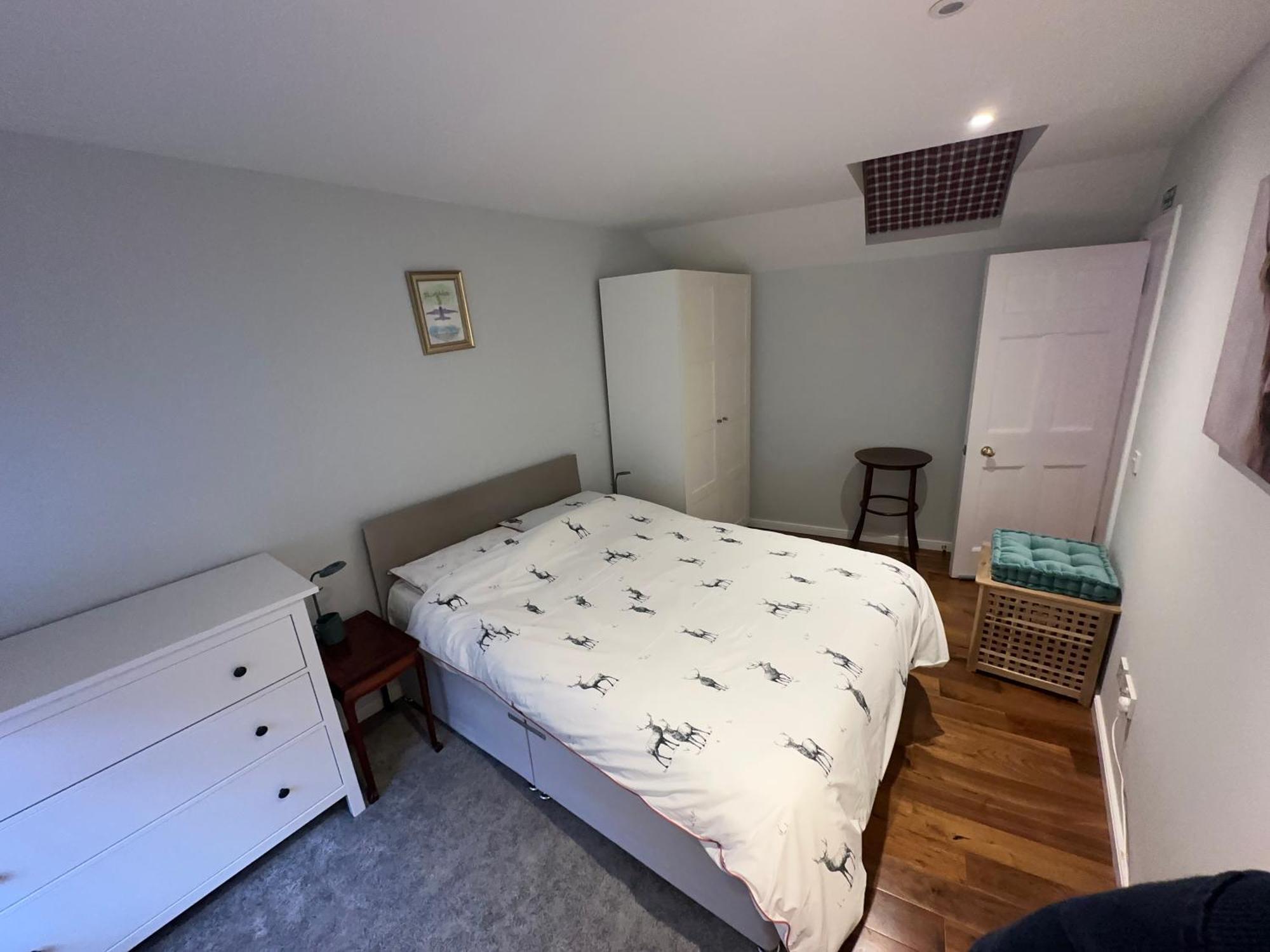 One Bee Apartment