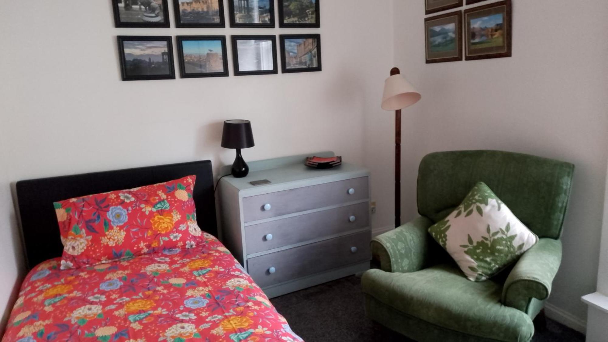 Two Bedroom With Free Side Street Parking 24 *