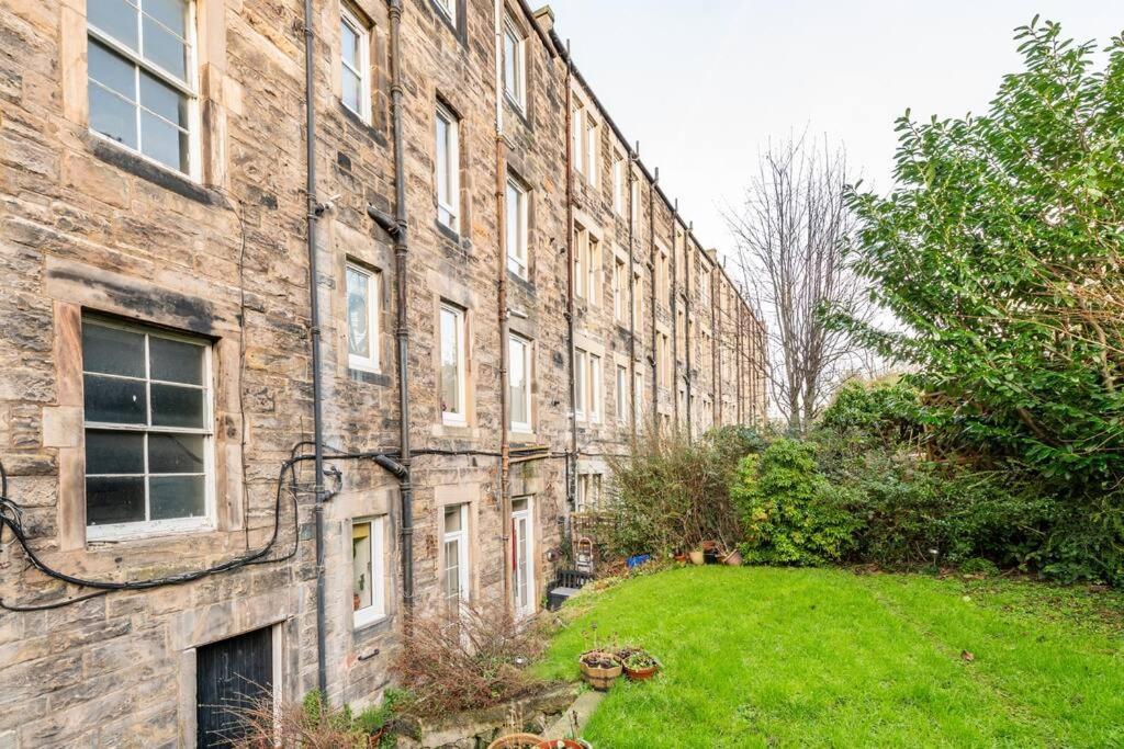 Holyrood Park: Lush & Arty 2 Double Bed Flat Apartment Edinburgh