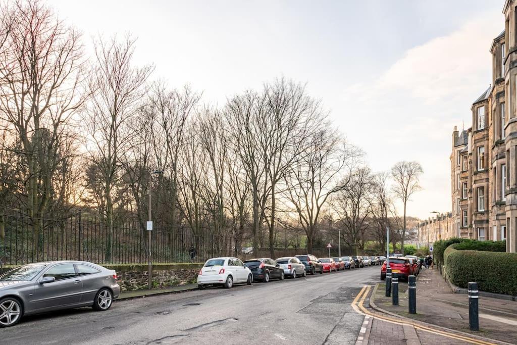 Apartment Holyrood Park: Lush & Arty 2 Double Bed Flat