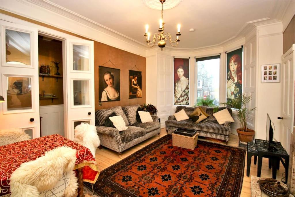 Holyrood Park: Lush & Arty 2 Double Bed Flat Apartment