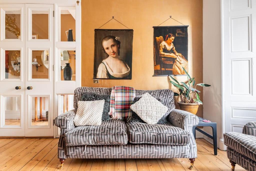 Holyrood Park: Lush & Arty 2 Double Bed Flat Apartment *