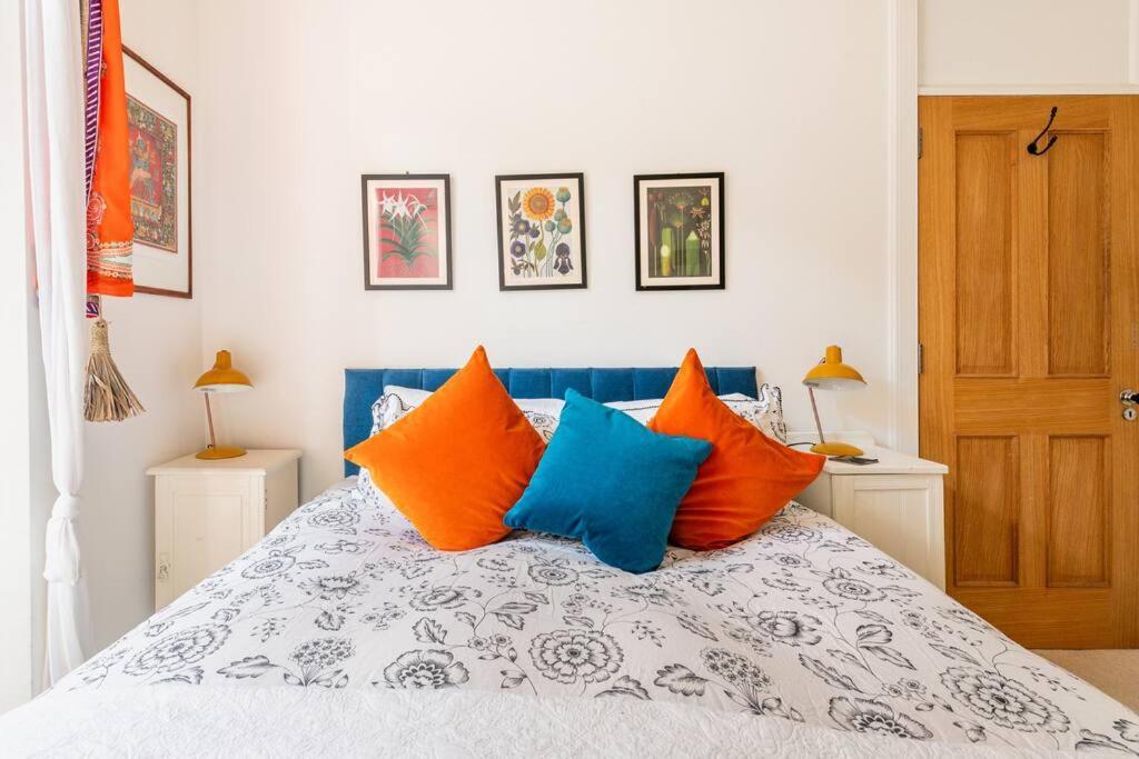 Holyrood Park: Lush & Arty 2 Double Bed Flat Apartment