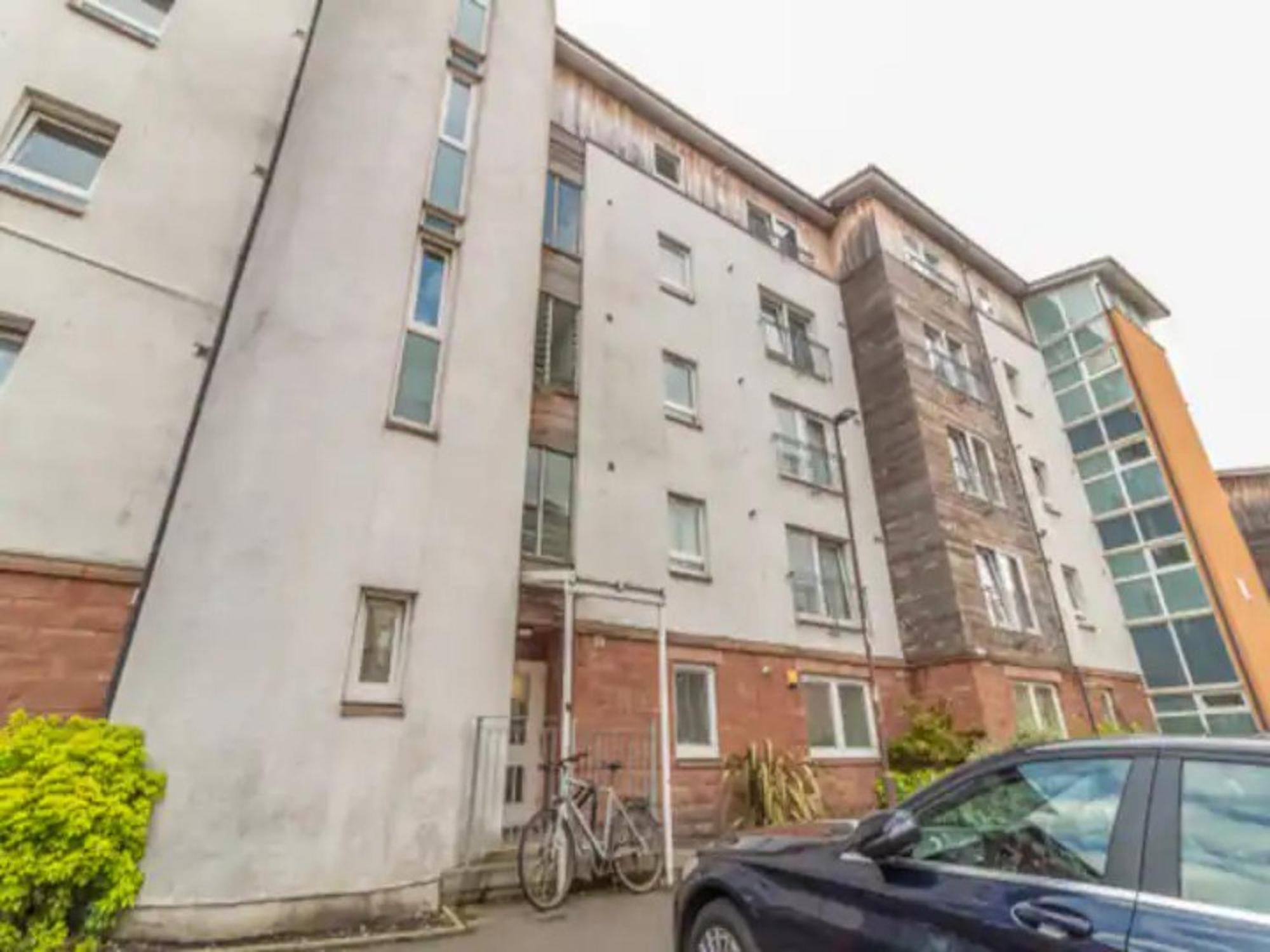 Pass The Keys Lovely 2bedroom Flat With Balcony