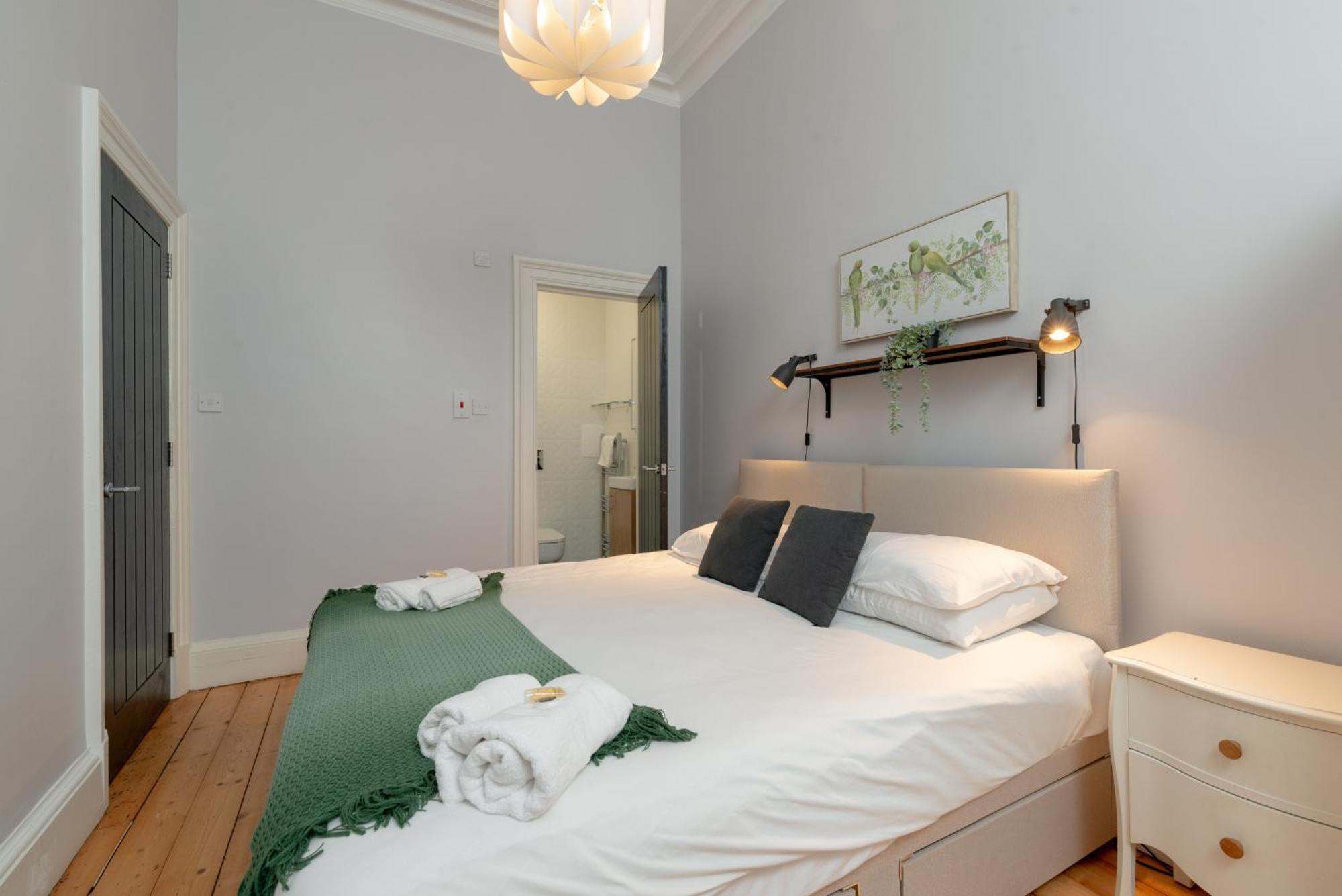 Pass The Keys Main Door 3 Bed With Free Parking Appartement *