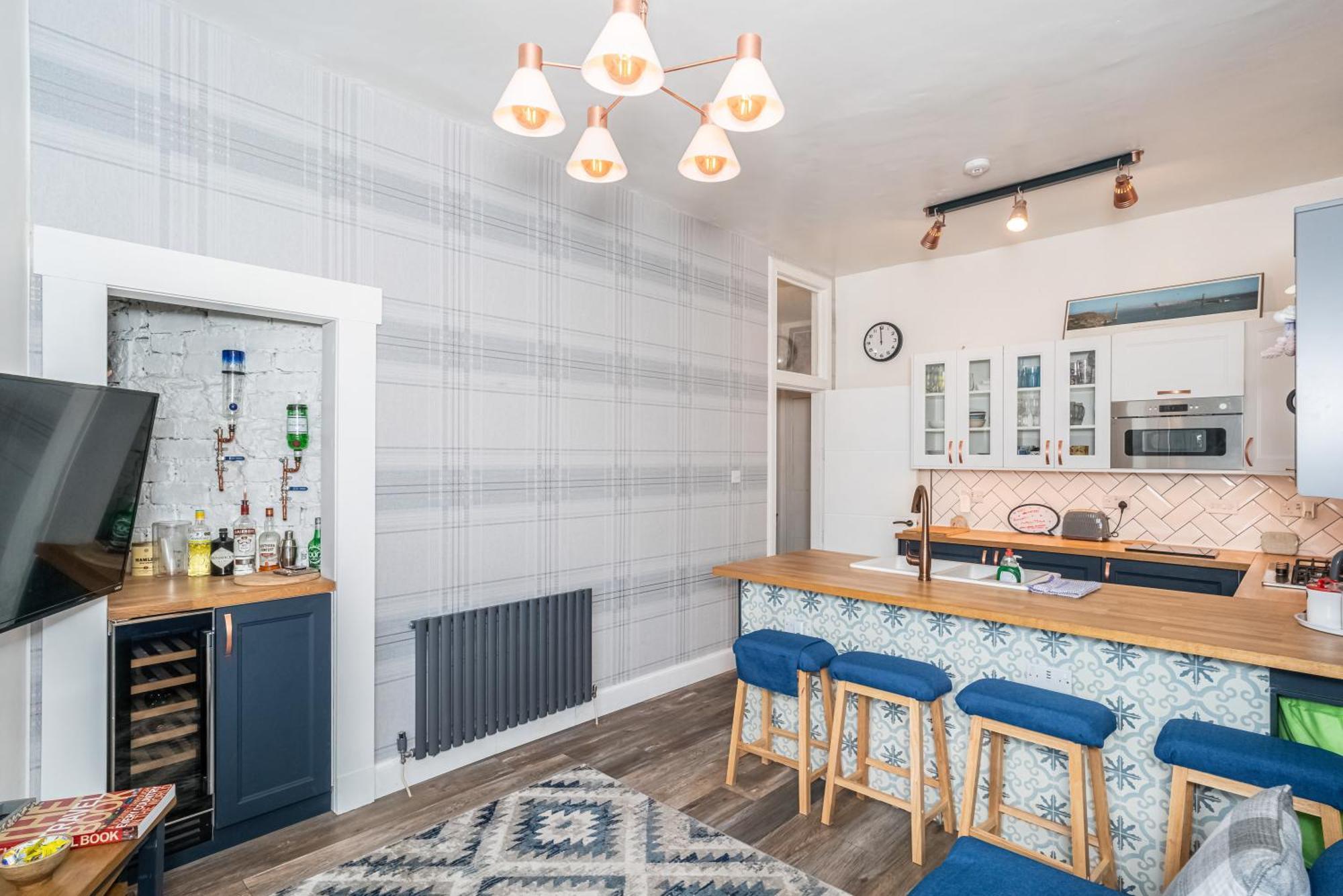 Pass The Keys Trendy Historic Flat Sleeps 4 To 6 Near Leith Shore Edinburgh