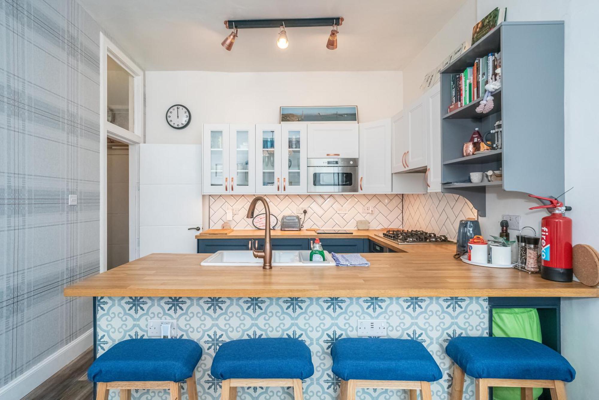 Apartment Pass The Keys Trendy Historic Flat Sleeps 4 To 6 Near Leith Shore