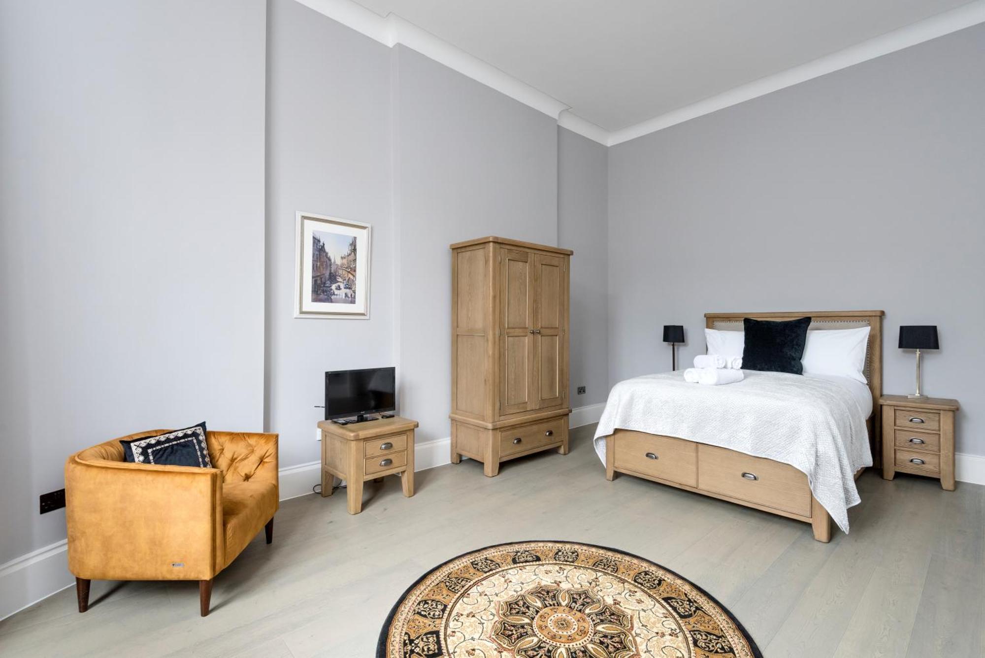 Modern George Street Sleeping 2 Apartment *