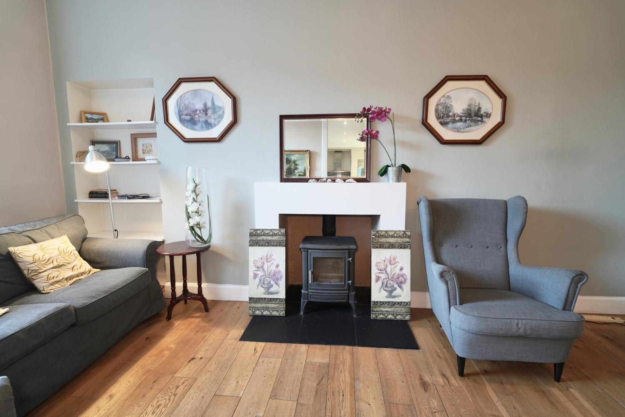 Spacious 2 Bed Next To Royal Mile & Waverley