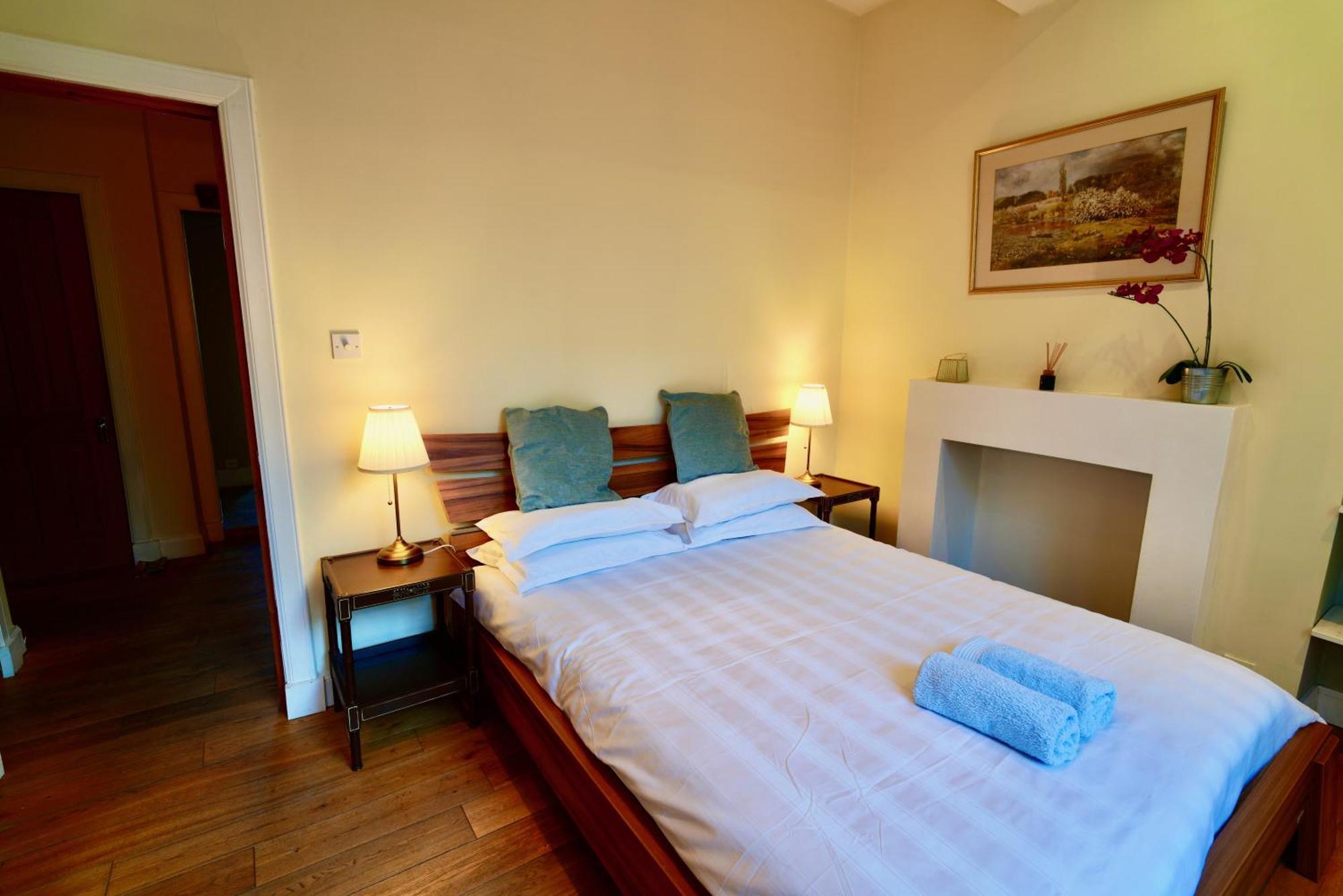 Spacious 2 Bed Next To Royal Mile & Waverley