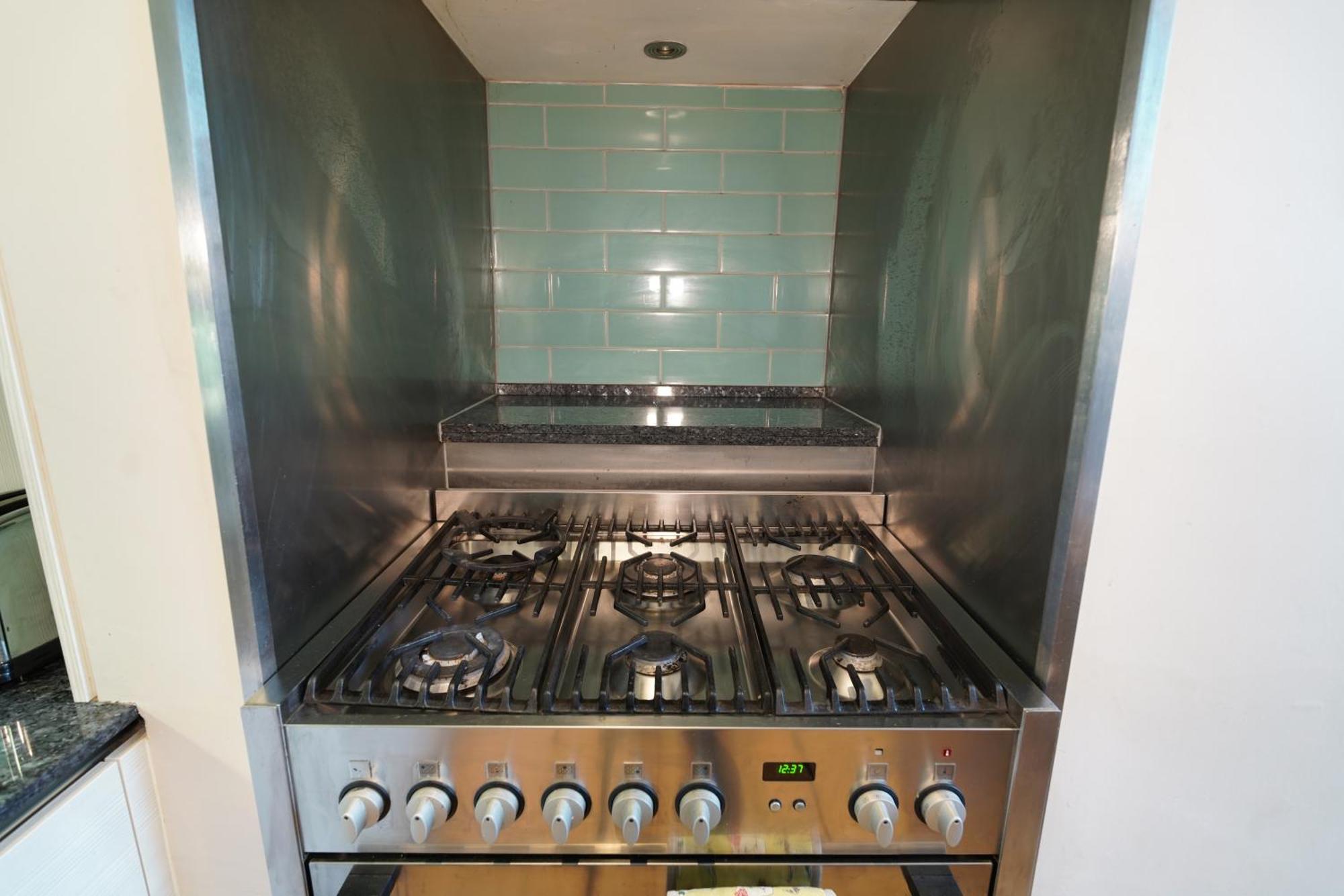 Spacious 2 Bed Next To Royal Mile & Waverley *